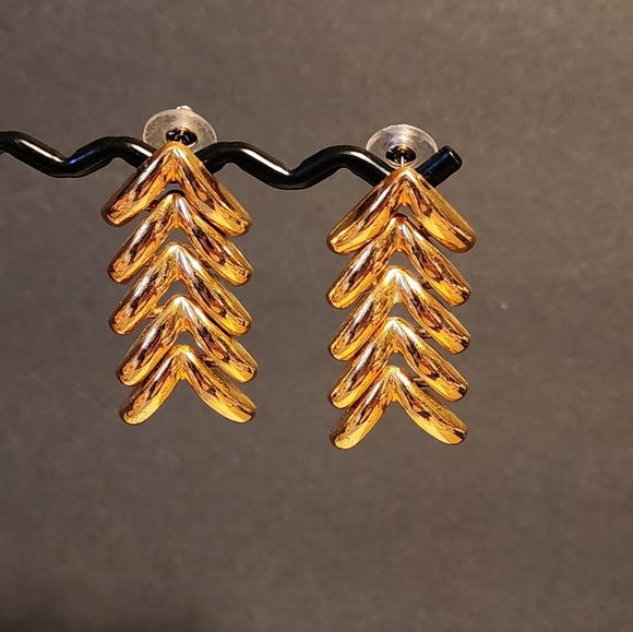 JP Collection Goldtone Earrings - Picture 2 of 4